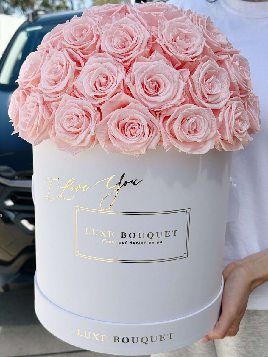 Le Magnifique Box (Metro Sydney Delivery Only) - Luxe Bouquet roses that last a year